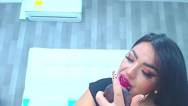 LeahMillerr online show from 22, 3, 2025