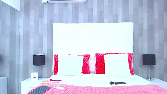 LeahMillerr online show from 30, 1, 2025