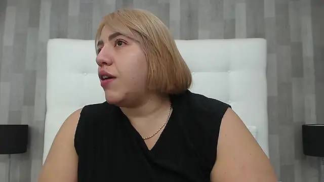 LeahMillerr online show from 25, 9, 2025