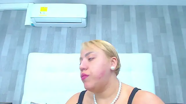 LeahMillerr online show from 3, 12, 2025