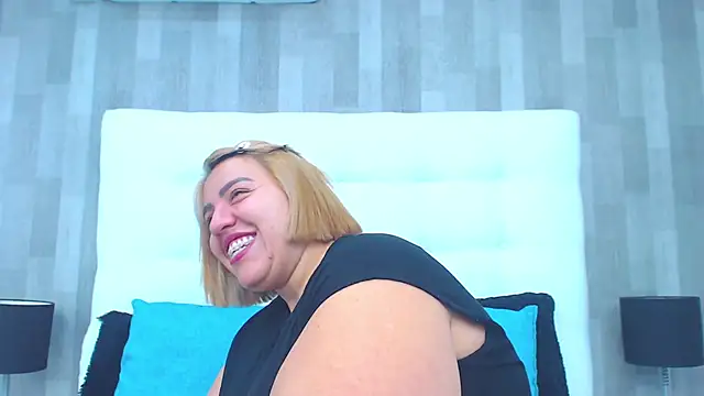 LeahMillerr online show from 23, 9, 2025