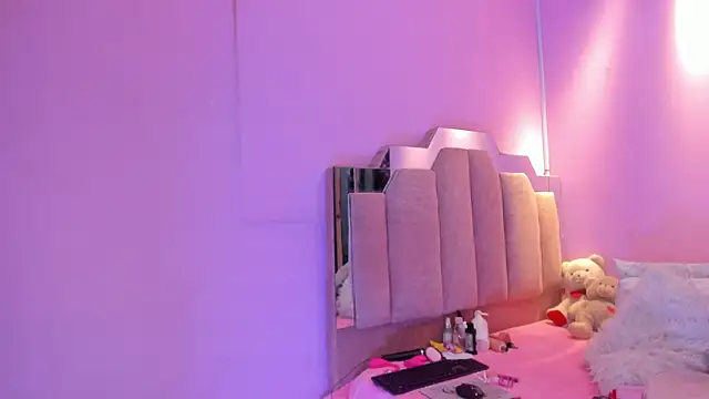 LoveQueen2 online show from 4, 12, 2025