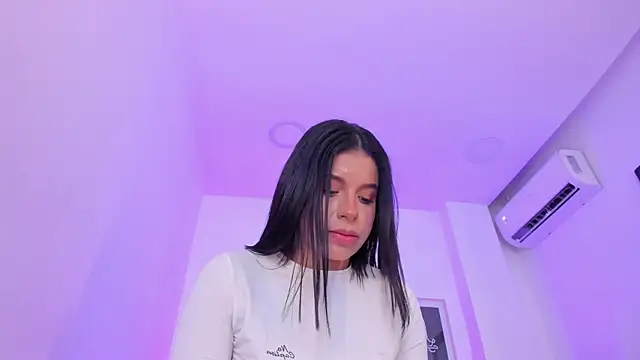 Snapshot of emelie_89 chatting on 12, 3, 2025 emelie 89 online show from 12, 3, 2025