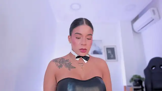 Snapshot of emelie_89 chatting on 23, 10, 2025 emelie 89 online show from 23, 10, 2025