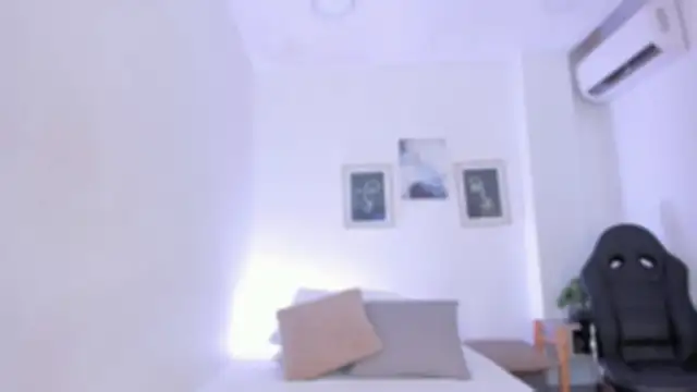 Snapshot of emelie_89 chatting on 19, 10, 2025 emelie 89 online show from 19, 10, 2025