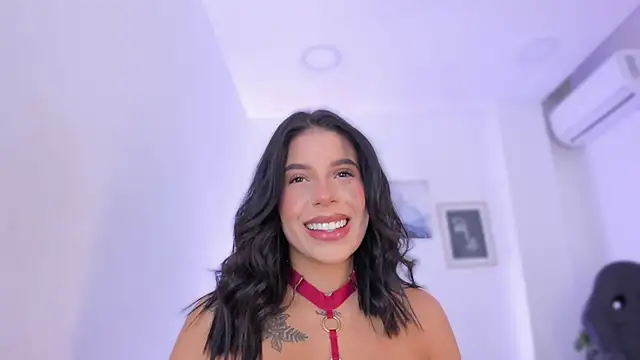 Snapshot of emelie_89 chatting on 18, 10, 2025 emelie 89 online show from 18, 10, 2025