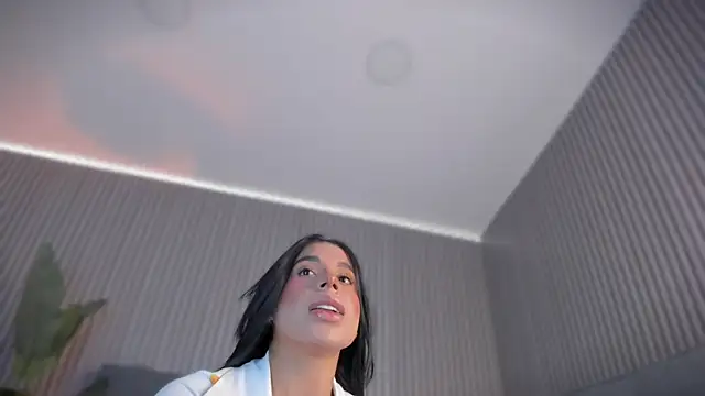 emelie 89 online show from 13, 5, 2026
