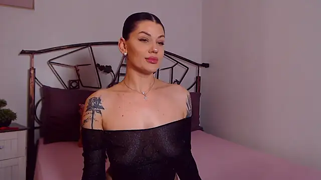 Snapshot of YvonneEverlee chatting on 22, 4, 2026 YvonneEverlee online show from 22, 4, 2026