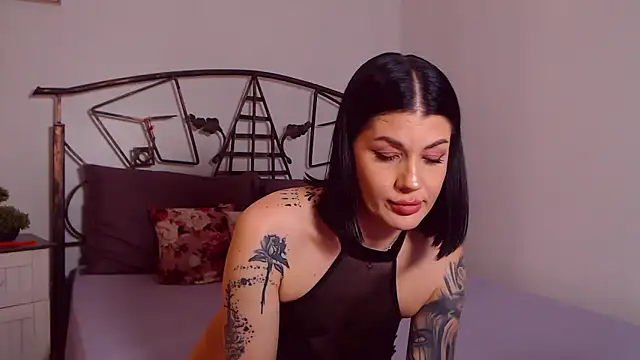 Snapshot of YvonneEverlee chatting on 4, 5, 2026 YvonneEverlee online show from 4, 5, 2026