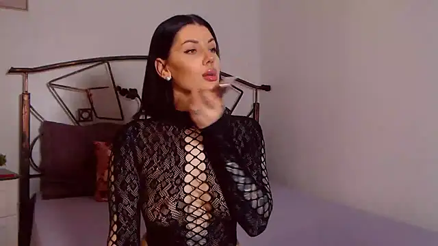 YvonneEverlee online show from 15, 4, 2026