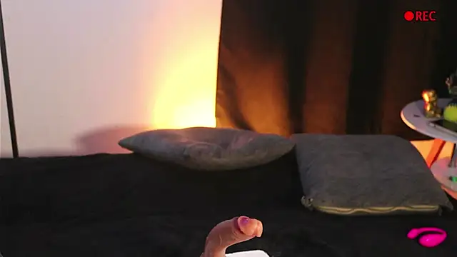 yourtoybella online show from 15, 4, 2026