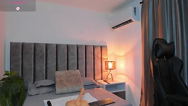 Snapshot of SamanthaSmithx chatting on 19, 11, 2025 SamanthaSmithx online show from 19, 11, 2025