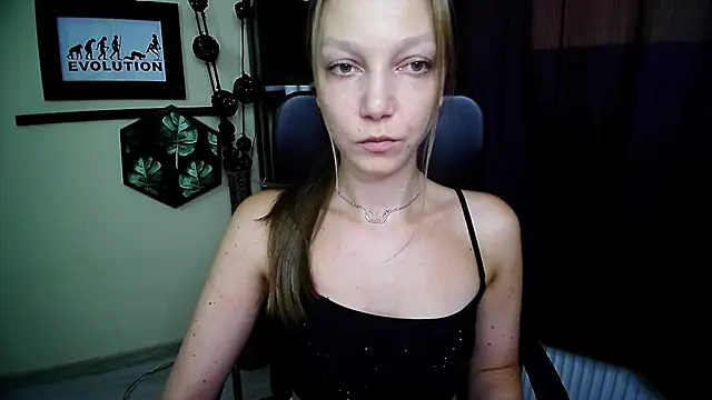 Snapshot of EmillyPlay chatting on 8, 7, 2026 EmillyPlay online show from 8, 7, 2026