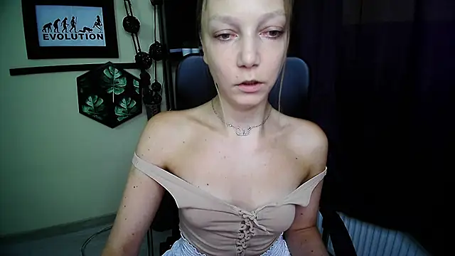 Snapshot of EmillyPlay chatting on 9, 7, 2026 EmillyPlay online show from 9, 7, 2026