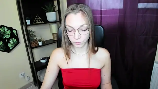 EmillyPlay online show from 11, 3, 2025