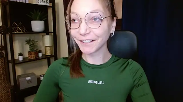 EmillyPlay online show from 9, 2, 2026