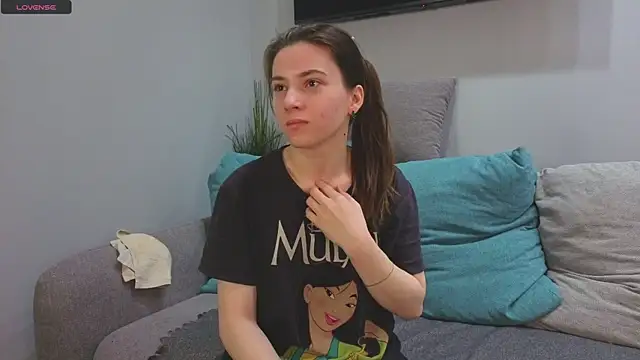 DonnaBurkee online show from 17, 11, 2025