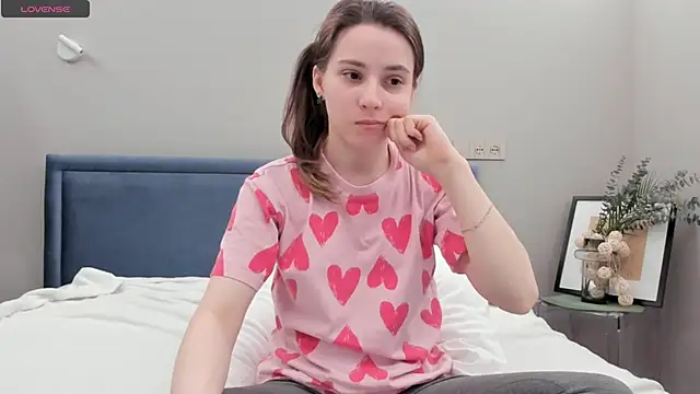 DonnaBurkee online show from 8, 3, 2025