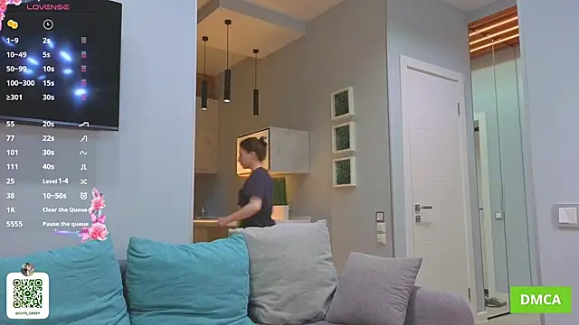 DonnaBurkee online show from 30, 10, 2025