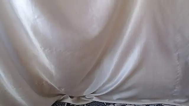 Burberrry  online show from 5, 12, 2025