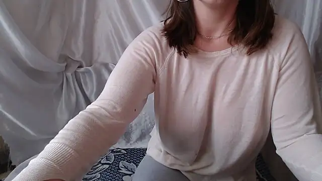 Burberrry  online show from 8, 5, 2026
