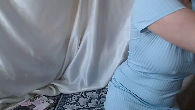 Burberrry  online show from 20, 11, 2025