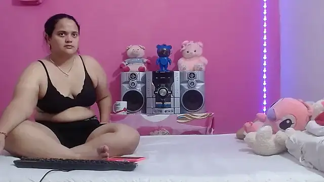 Snapshot of brunnette_hot chatting on 10, 7, 2026 brunnette hot online show from 10, 7, 2026