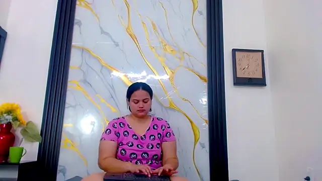 Snapshot of brunnette_hot chatting on 9, 5, 2026 brunnette hot online show from 9, 5, 2026