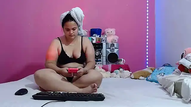 Snapshot of brunnette_hot chatting on 26, 6, 2026 brunnette hot online show from 26, 6, 2026