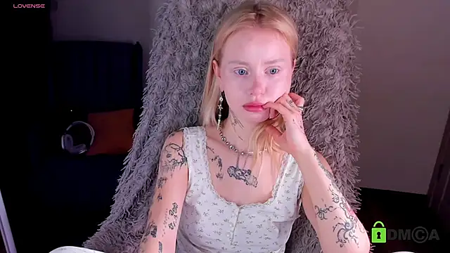 MalenaErnman online show from 8, 1, 2025