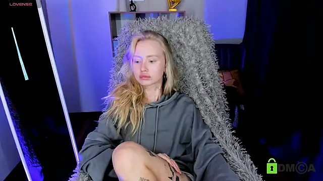 MalenaErnman online show from 5, 3, 2025