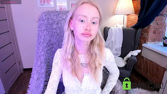 MalenaErnman online show from 28, 2, 2025