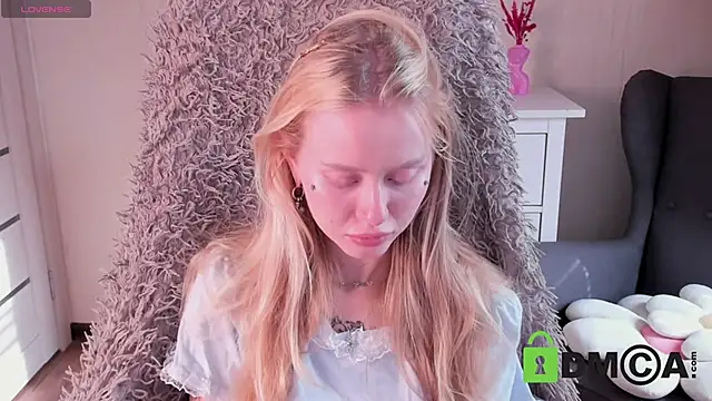 MalenaErnman online show from 8, 10, 2025