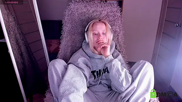 MalenaErnman online show from 26, 1, 2025