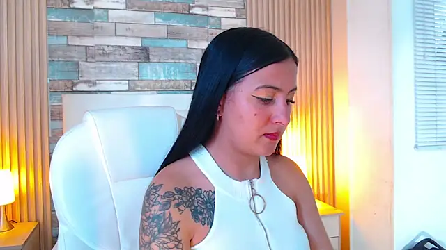 isabella smith  online show from 10, 11, 2025