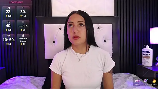 isabella smith  online show from 21, 3, 2025