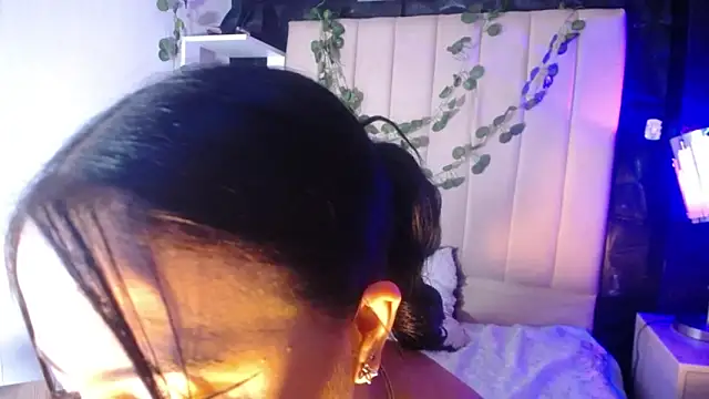 isabella smith  online show from 10, 10, 2025