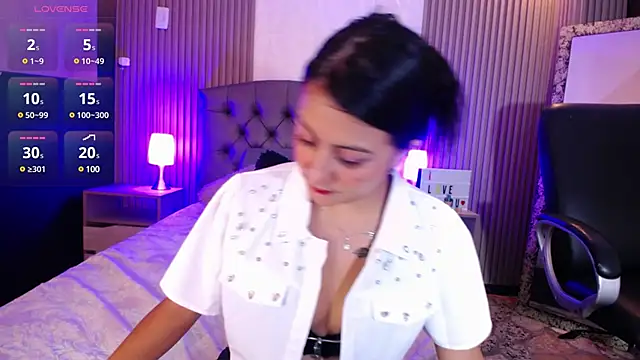 isabella smith  online show from 8, 2, 2025