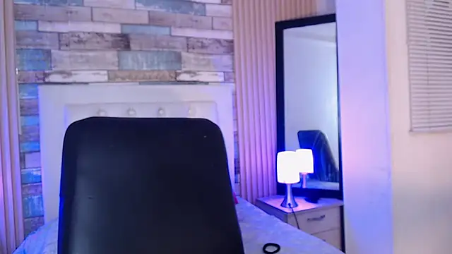 isabella smith  online show from 12, 9, 2025