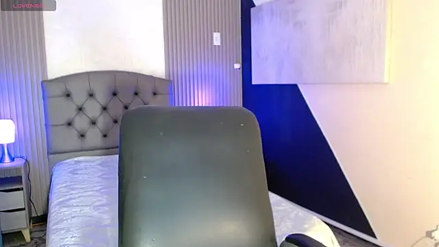 isabella smith  online show from 24, 9, 2025