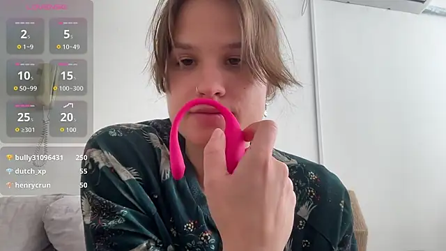 Your Hand In mine online show from 22, 9, 2025