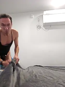 Iliketocooksquirt25 online show from 18, 12, 2025