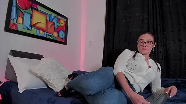 Jessica Herrera  online show from 1, 12, 2025