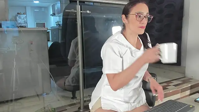 Jessica Herrera  online show from 21, 11, 2025