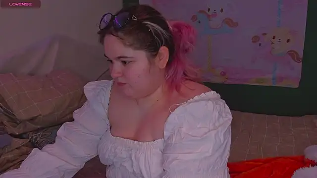 Freakcute  online show from 27, 2, 2025