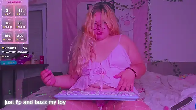 Freakcute  online show from 5, 10, 2025