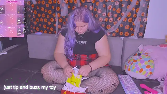 Freakcute  online show from 25, 10, 2025