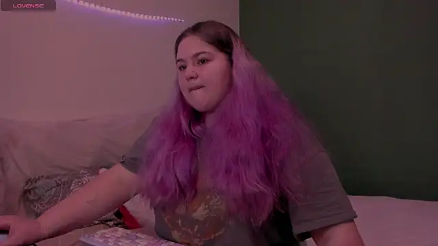 Freakcute  online show from 9, 2, 2025