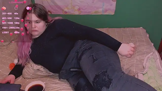 Freakcute  online show from 25, 2, 2025