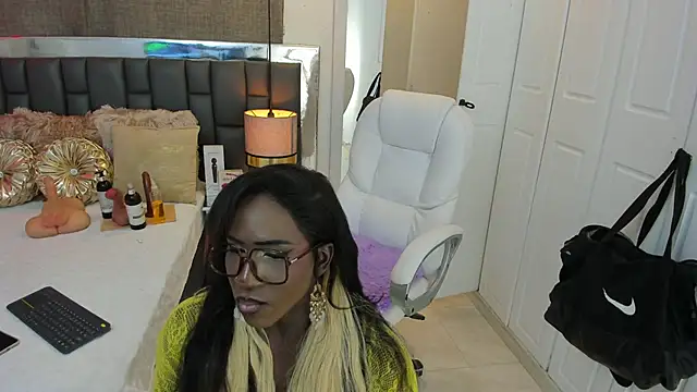 IsseyMz online show from 6, 2, 2025